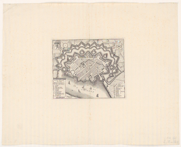 262 Plattegrond van Heusden. Linksboven wapen van Brabant, daarnaast kompasroos, rechtsboven wapen van Heusden, ...